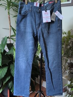NWT 32x30 Izod Men’s Slim Straight Jeans in Medium Blue Wash